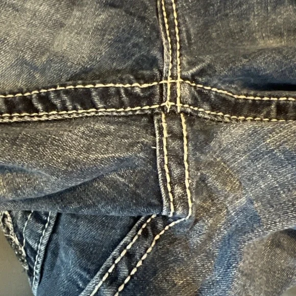 Miss Me Mid Rise Cuffed Skinny Jean Size 27 Rhinestone Cross - Picture 8 of 11